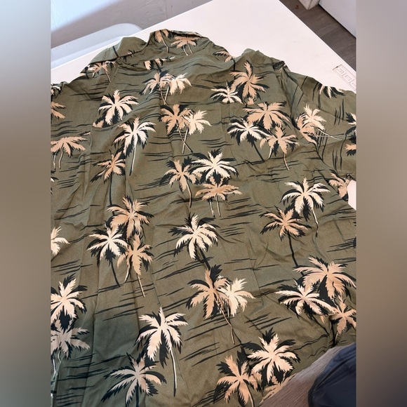 H&M Printed Shirt Size-M - Picture 2 of 9